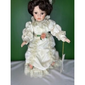 Collectible Memories Ashley Porcelain Doll Victorian Cream Lace Gown Vintage